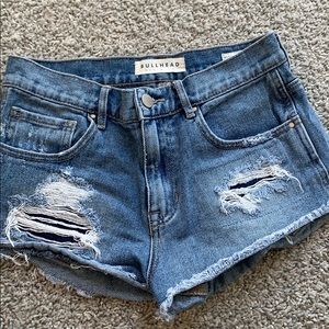 bullhead light wash ripped jean shorts